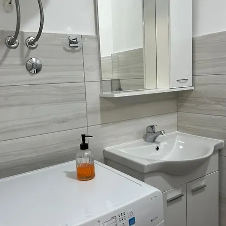 2-Bedroom Apartment With Balcony And Free Parking Sarajevo Exterior photo